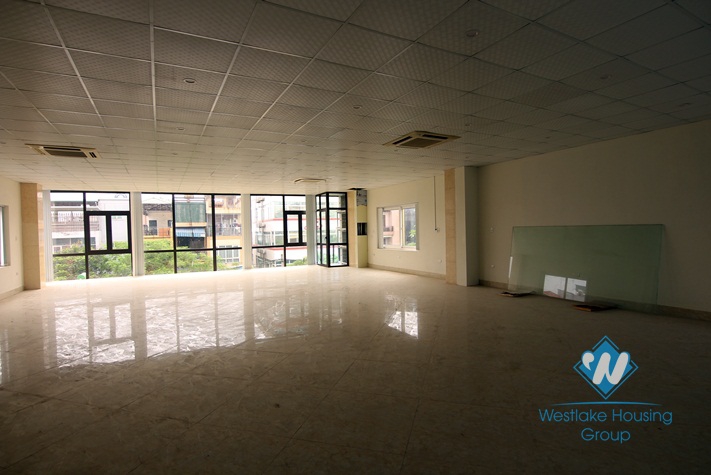 Huge office for rent in Lac Long Quan street, Tay Ho district, Ha Noi